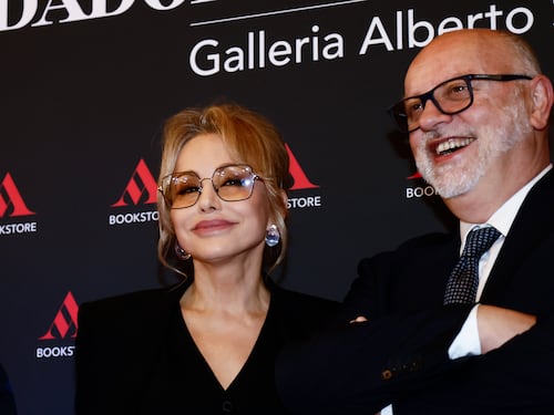 Mondadori, più dividendi. "No a guerre per Adelphi"