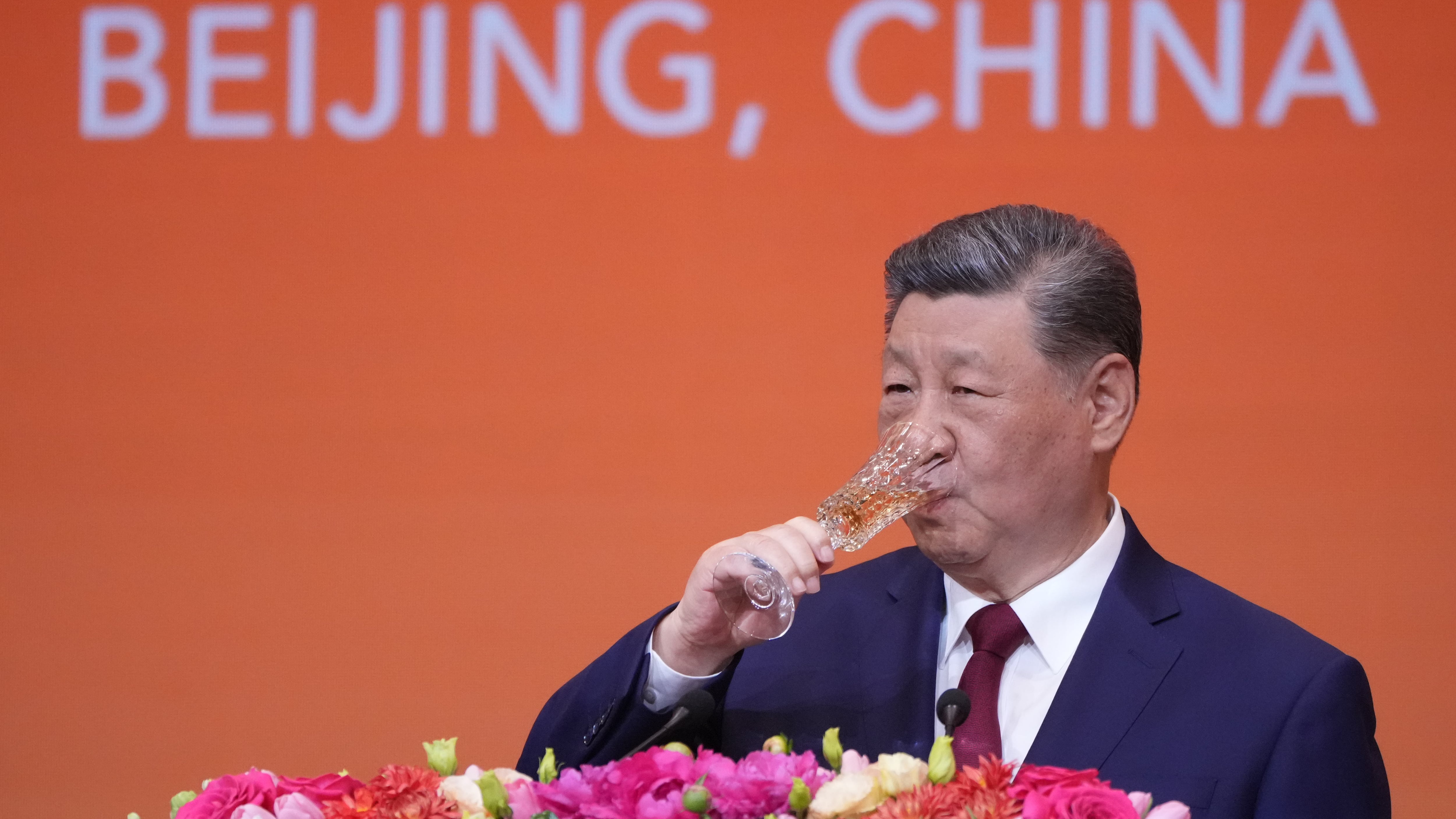 Il piano segreto di Xi per restare al potere: la strategia ispirata a Stalin e Mao