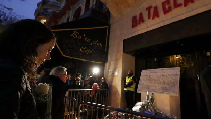 La targa al Bataclan “cancella” la matrice islamica della tragedia