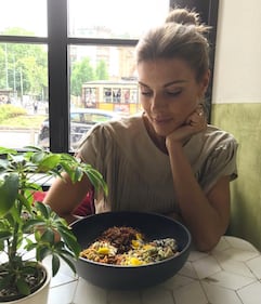 Martina Colombari hot, fisico esplosivo al mare 11