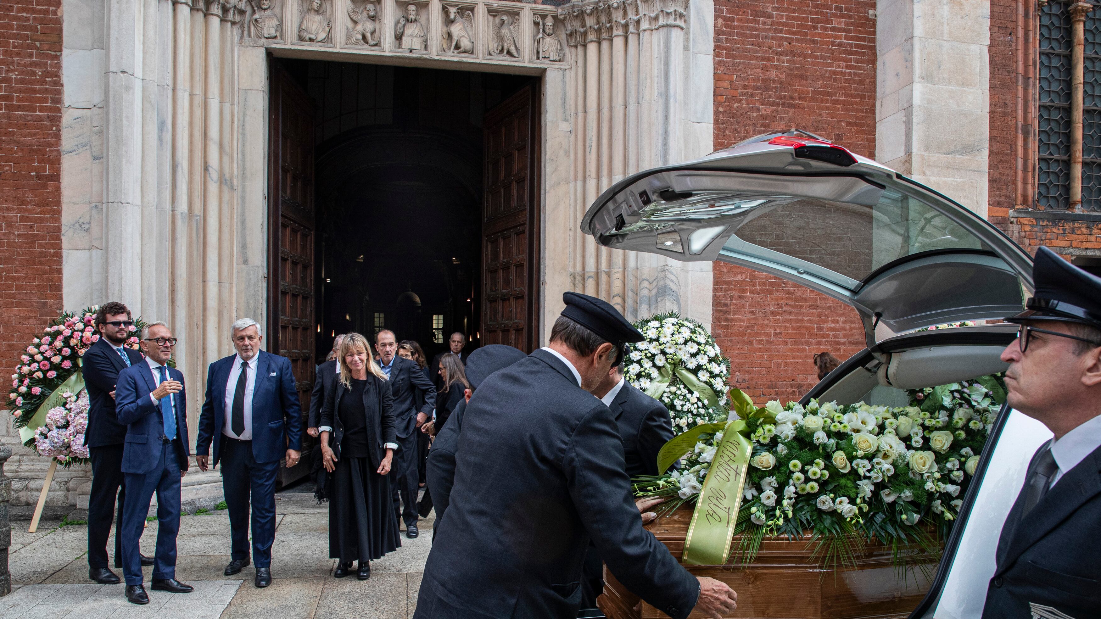 L'ultimo saluto a Paola Marella, i funerali a Milano: "La sua luce resta"