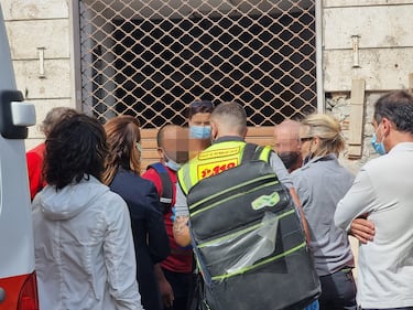 Richiedente asilo sale su una gru per protesta a Sanremo 6
