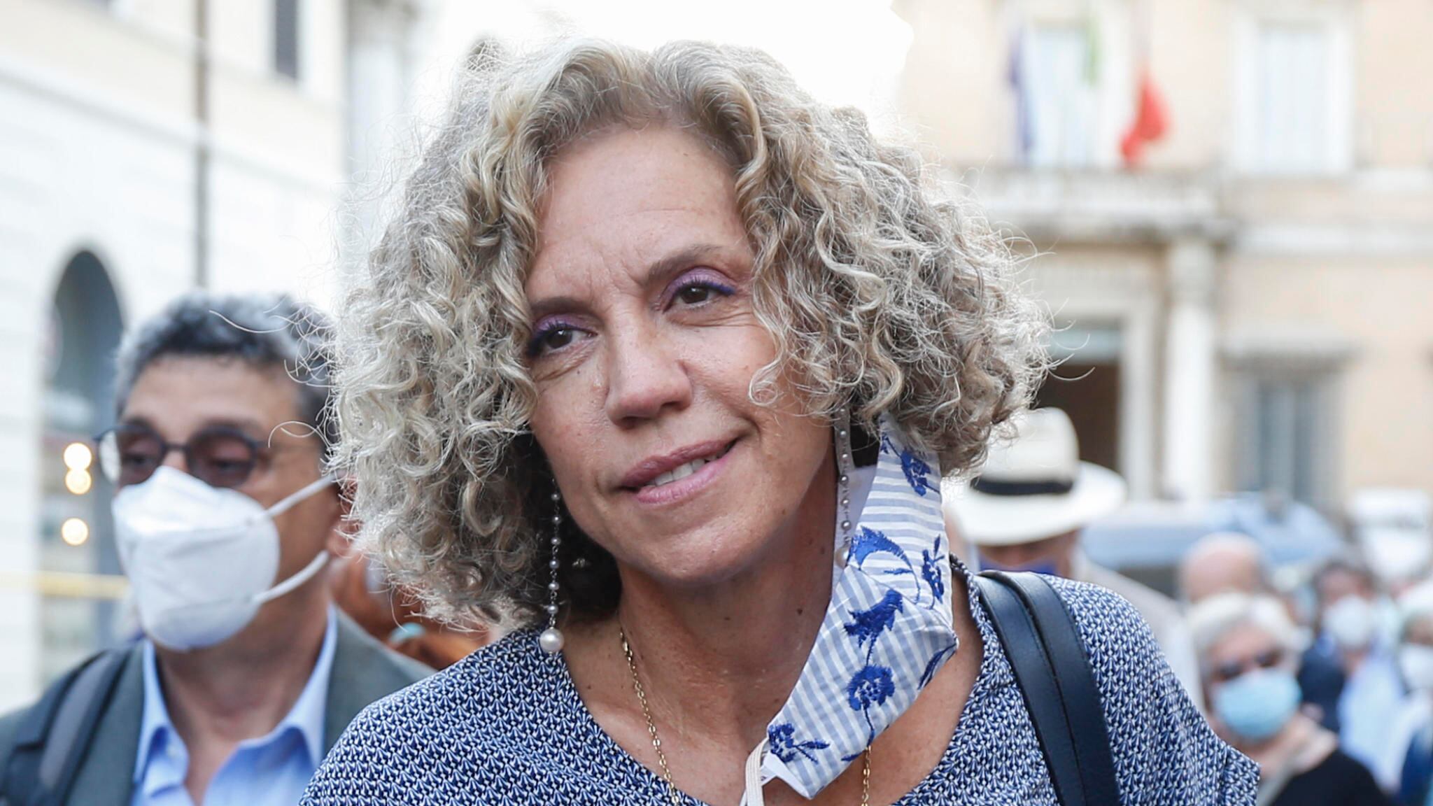 "Avete chiesto al cane della Cirinnà?". L’ironia sui dem e le polemiche per i contanti