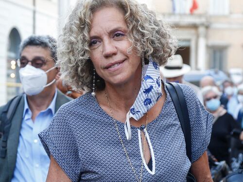 "Avete chiesto al cane della Cirinnà?". L’ironia sui dem e le polemiche per i contanti