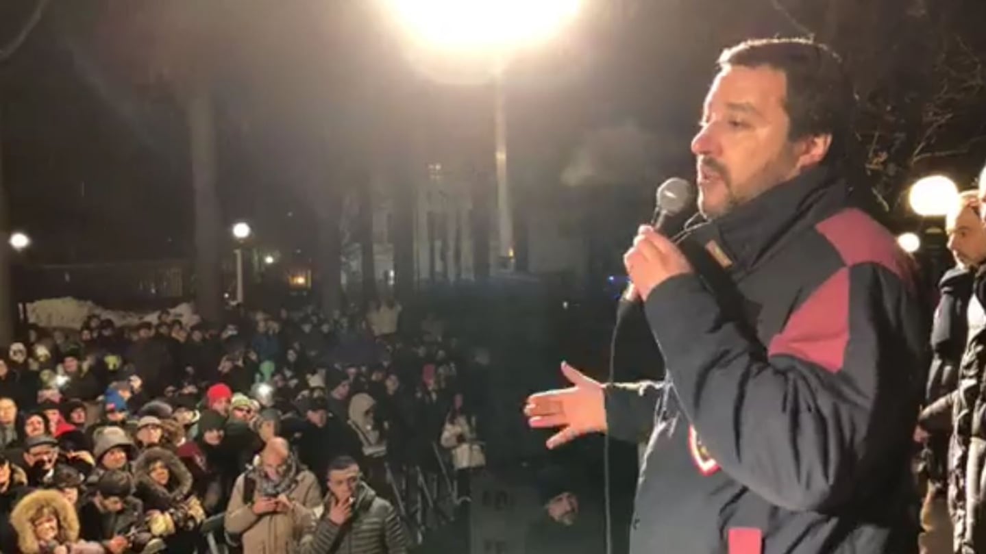 "Sciacallo", "Tornate a drogarvi" È scontro Salvini-centri sociali