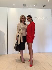 Victoria Beckham fa il manichino su Instagram 2