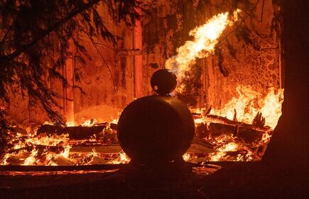 Inferno di fuoco in California 12