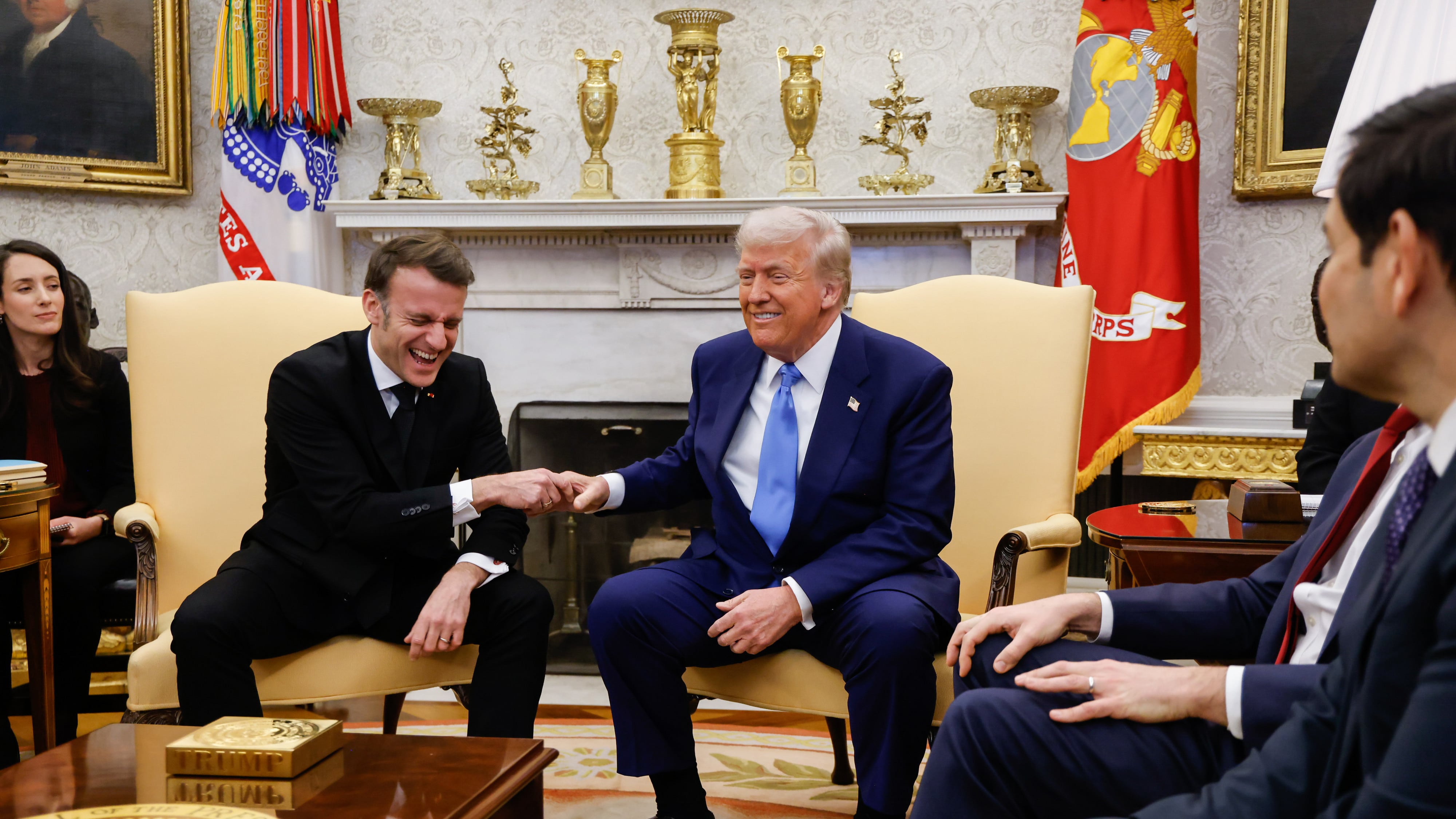 Trump a Macron: "Putin accetterà le truppe di pace Ue". La figuraccia all'Onu