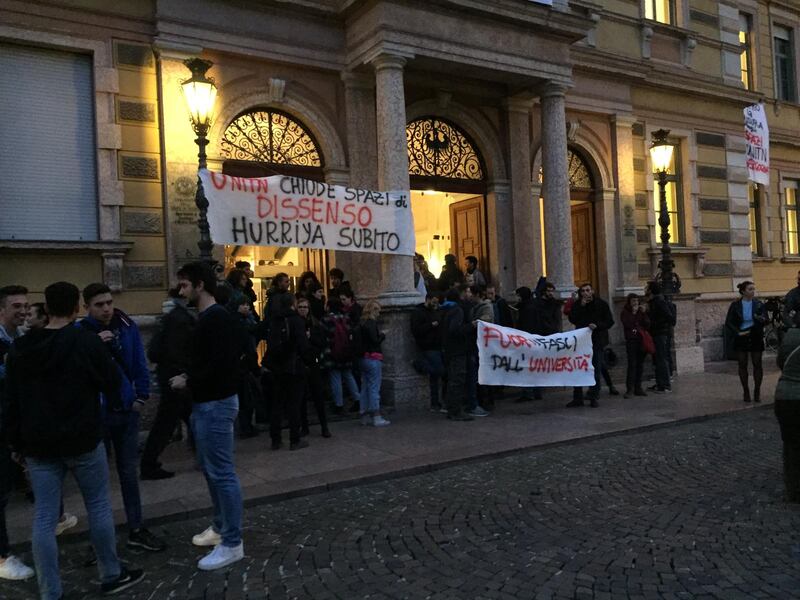 La contestazione contro Biloslavo a Trento 2