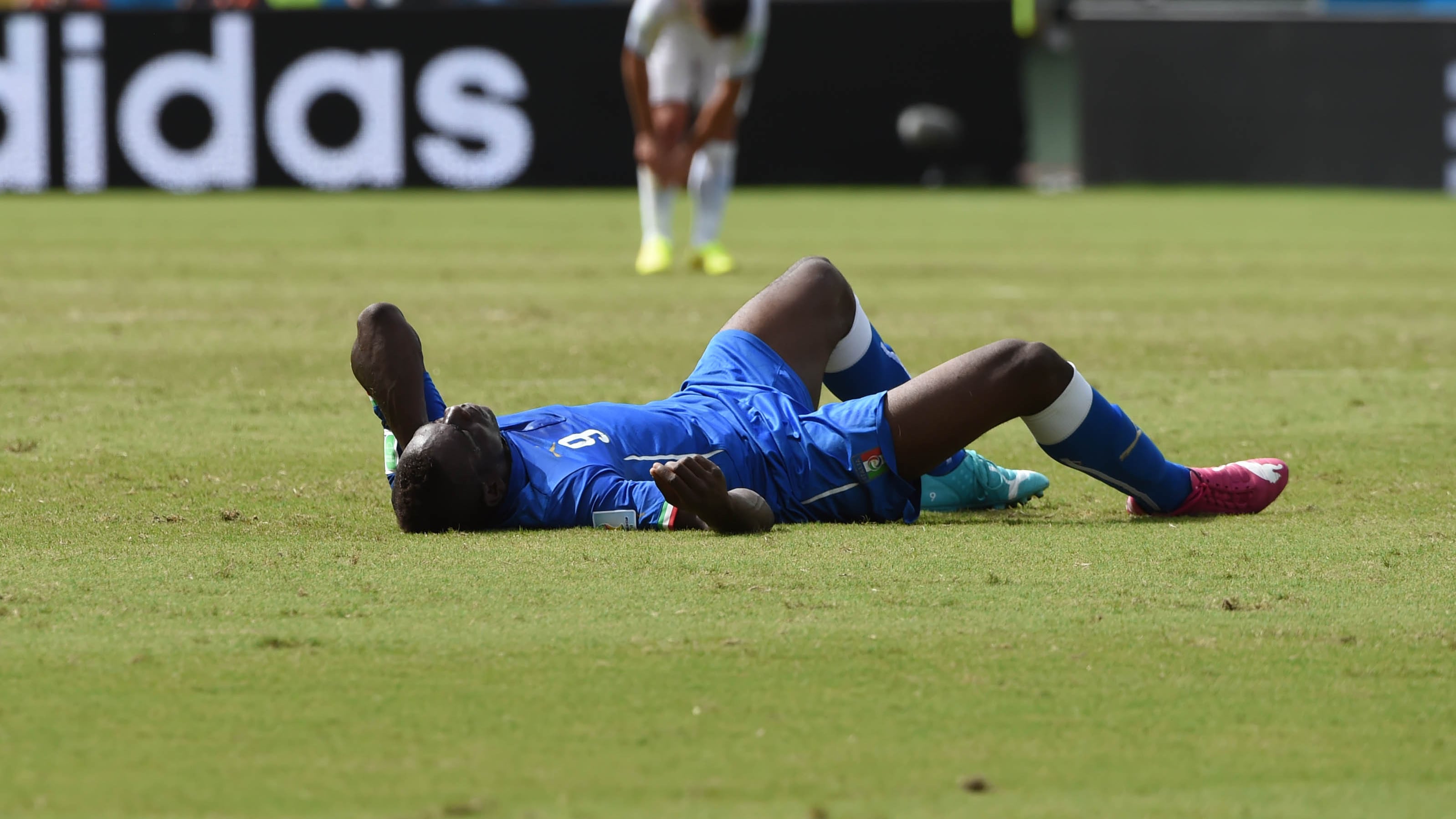 Adesso anche Balotelli la butta in politica: meglio negro che italiano