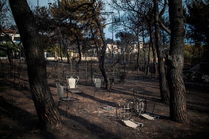Mati, auto e case incenerite 8