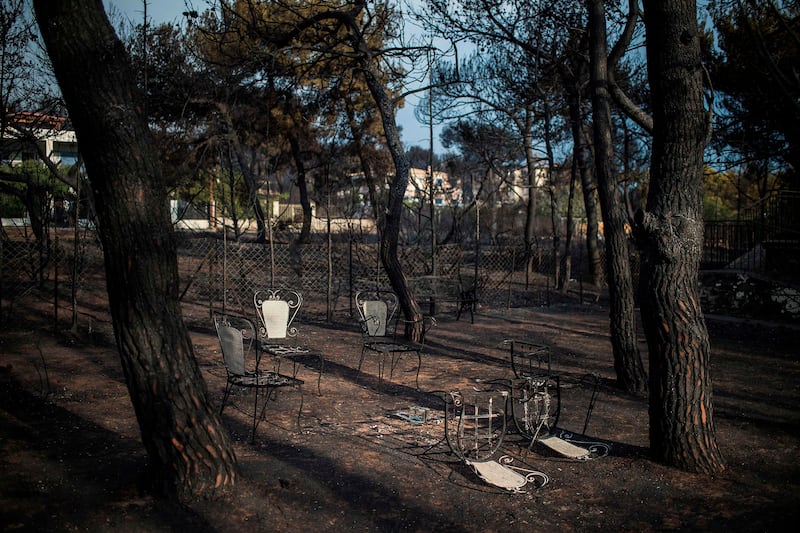 Mati, auto e case incenerite 8