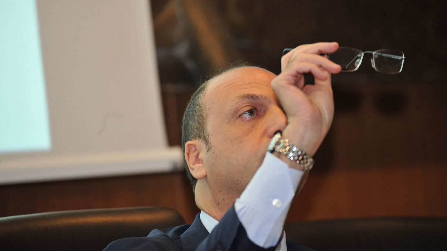 L'eclissi politica di Alfano Perderà la poltrona e pure mezzo partito
