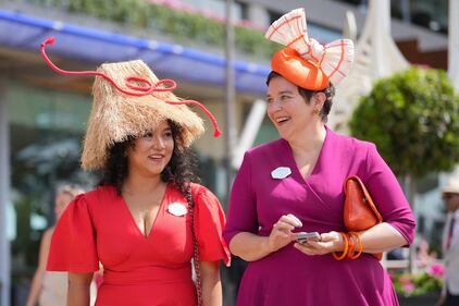 Trionfo di cappelli e colori ad Ascot 19