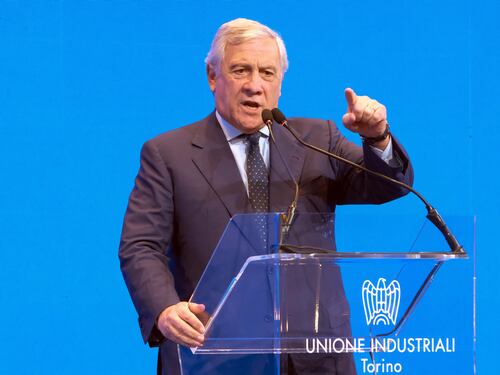 "Useremo la forza armata". Le minacce dei pro Pal a Tajani: "Non mi farò intimidire"