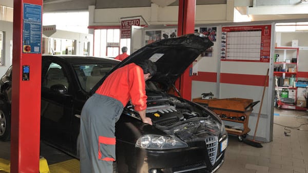 Revisione auto e moto, si cambia: ecco l’occhio elettronico contro i furbetti