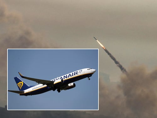 Paura sul volo Ryanair in Israele sfiorato dal razzo di Hamas: cos'è successo