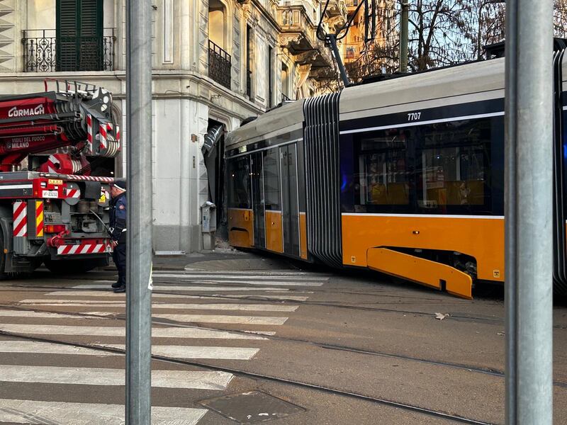 Tram deragliato, le foto dei feriti 1