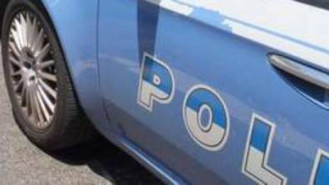 Napoli, rapina artista di strada: arrestato 34enne