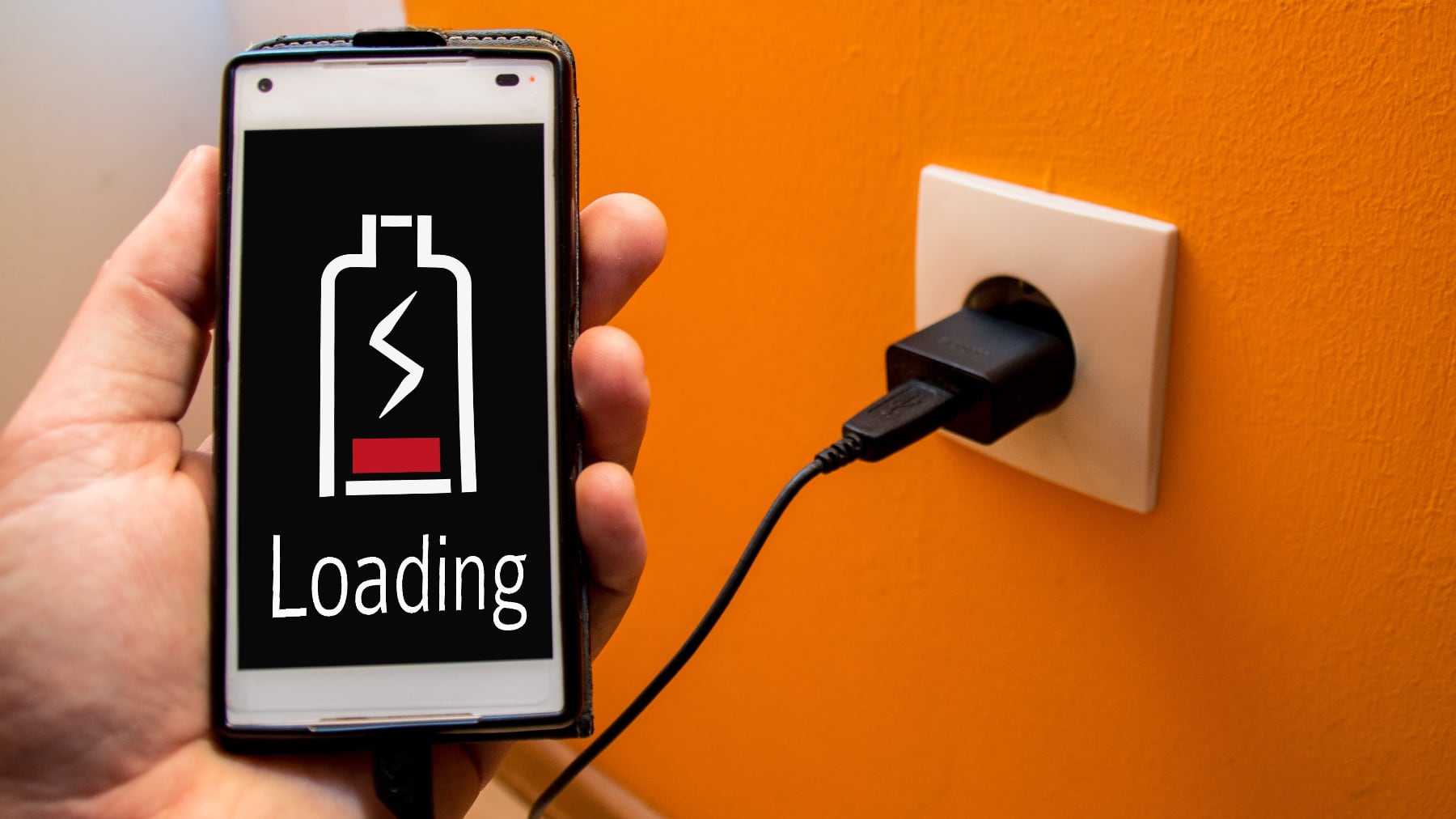Quando e come ricaricare lo smartphone a beneficio della batteria e della bolletta