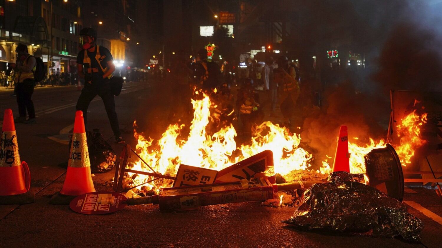 Hong Kong, oltre 400 arresti al primo corteo di protesta dell'anno