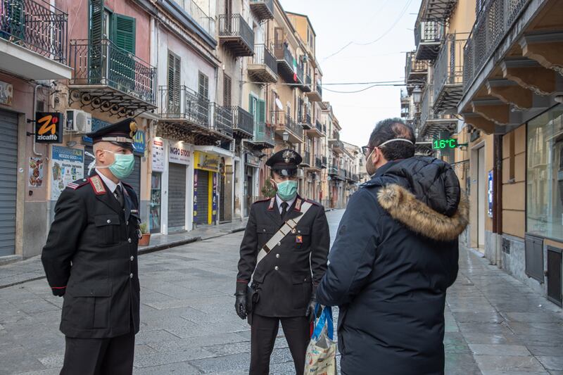 Controlli a tappeto, come si combattono contagio e furbetti 4