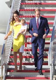 La famiglia reale arriva in Australia: per Kate il vestito è giallo canarino 10