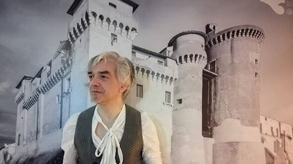 Morgan litiga con un paparazzo a Milano: denunciati entrambi