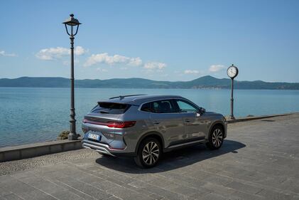 Le foto di BYD Seal U DM-i: il SUV plug-in che punta tutto su comfort ed efficienza 5