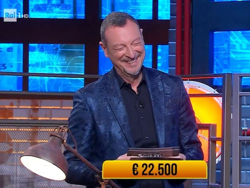 "Non è l'amante di...". La gaffe imbarazza Amadeus