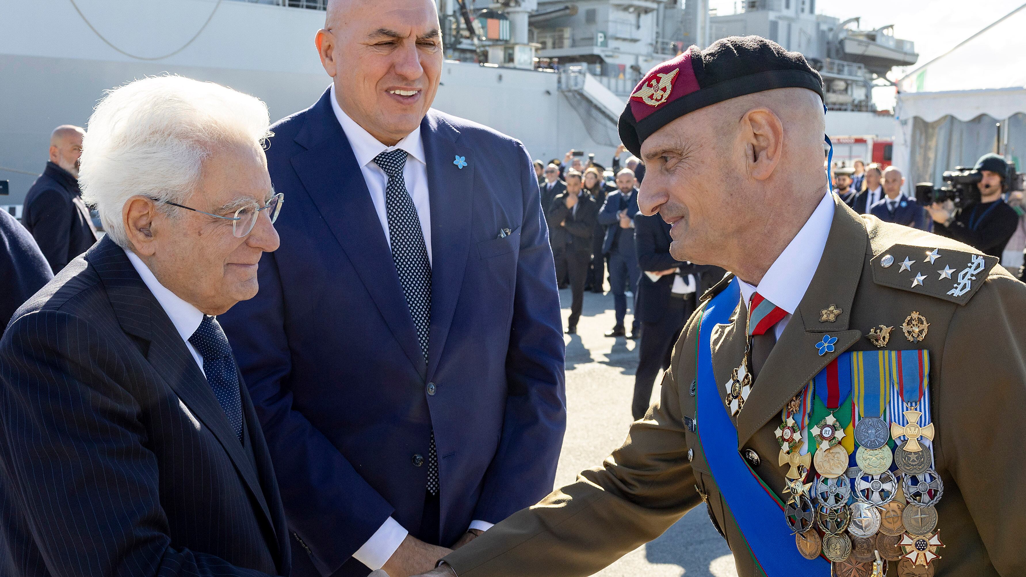 Mattarella: uniti contro la Russia. Crosetto: riformare le forze armate