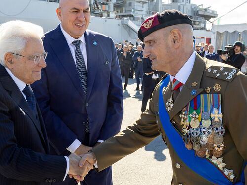 Mattarella: uniti contro la Russia. Crosetto: riformare le forze armate