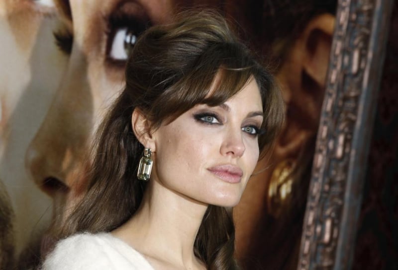 Angelina Jolie troppo magra, Brad Pitt le lancia un ultimatum 19