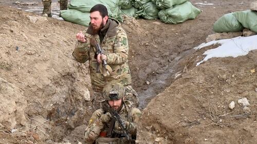 Due veterani feriti addestrano le recliute della 3 brigata d'assalto
