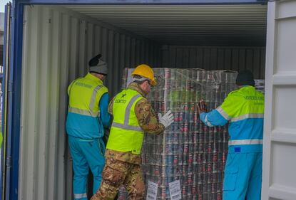 50 tonnellate di beni di prima necessità per Gaza. L'iniziativa del Ministero della Difesa 9