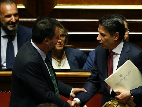 Ira della base 5S sul web "Mai col Pd, allora meglio la Lega"