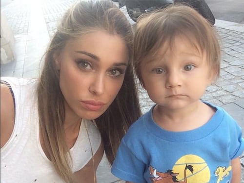 Belen e Stefano preoccupati per il figlio: "Non lo mostreremo più ai fan"