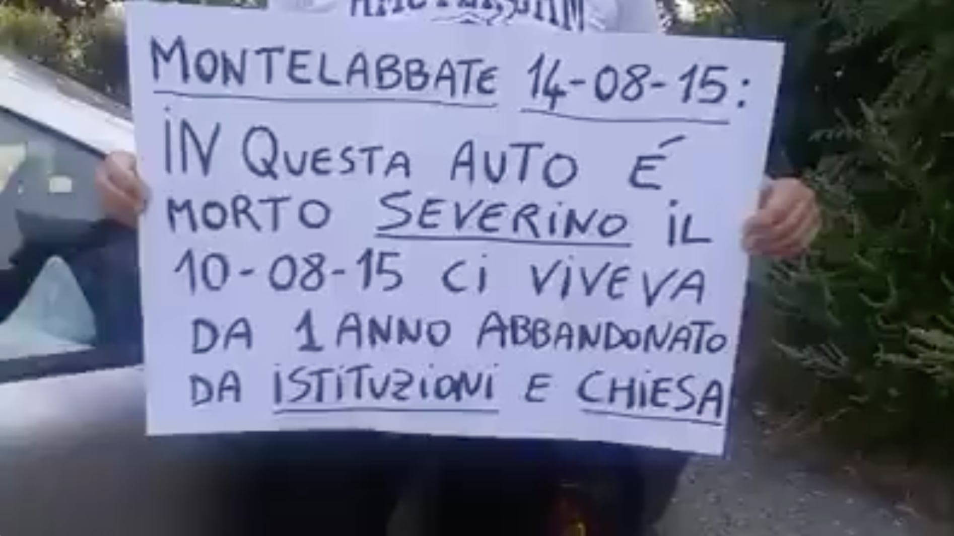 Italiano senza casa morto in auto. L'urlo sul web: "Governo e Vescovi aiutano solo gli immigrati"
