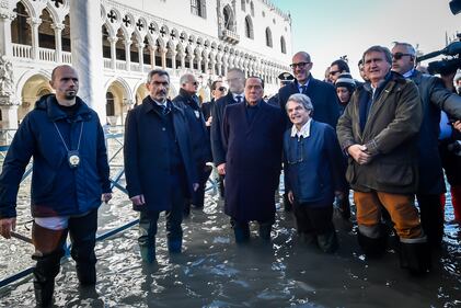 Acqua alta a Venezia, arriva Berlusconi 7