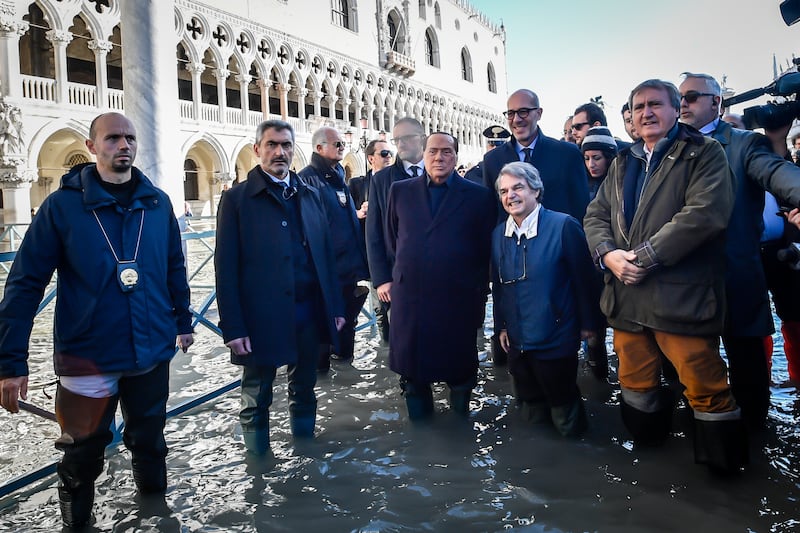 Acqua alta a Venezia, arriva Berlusconi 7