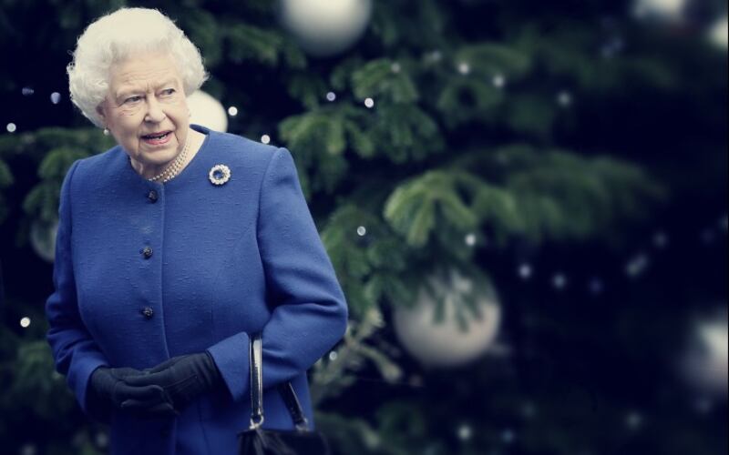 Kate Middleton ed Elisabetta II, stili a confronto 23
