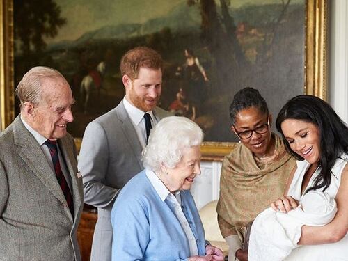 La regina Elisabetta e Meghan in vacanza insieme a Balmore