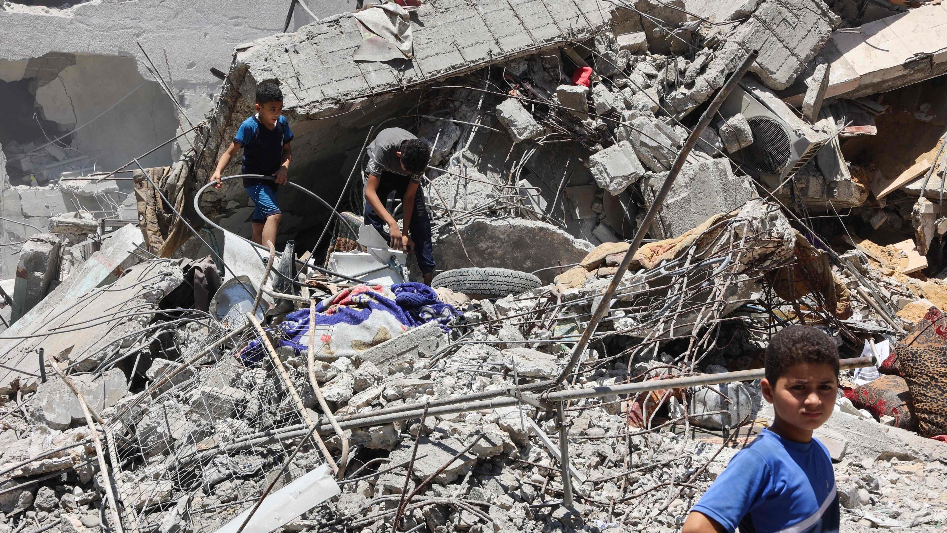 Gaza, venti civili uccisi nella ressa per gli aiuti "Hamas tra la folla"