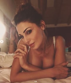  Anna Tatangelo sexy a letto  2