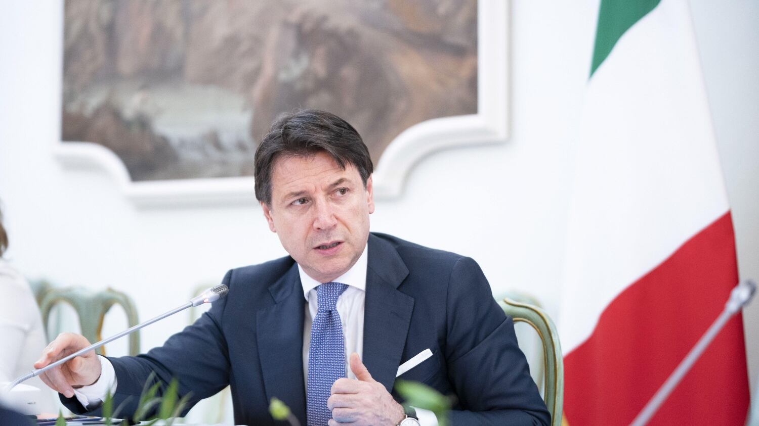 La strategia della lumaca ci è costata già 90 miliardi. Il premier fa l'ottimista, ma l'Italia è debole