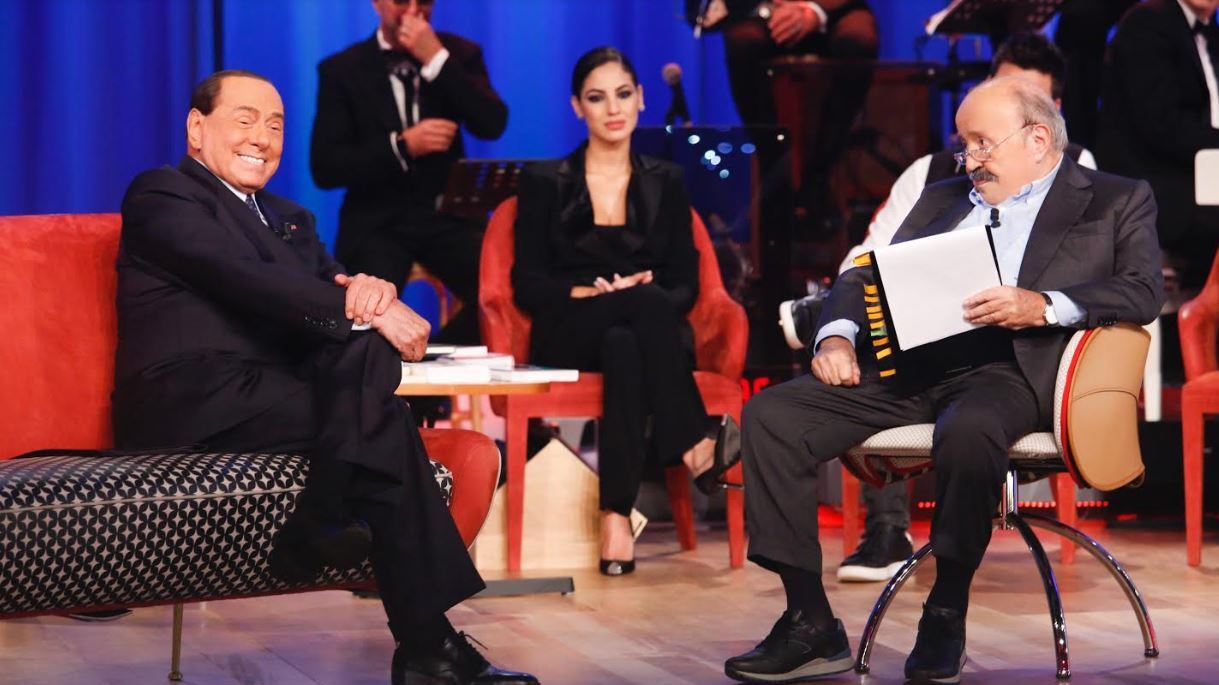 Berlusconi show in tv striglia gli italiani: "Avete votato malissimo"