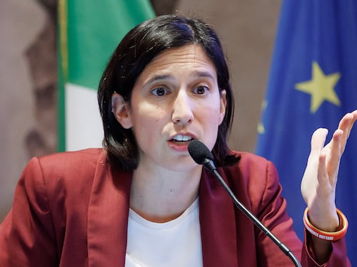 "Clima irrespirabile", "Un regalo alla destra". Nel Pd c'è aria da resa dei conti