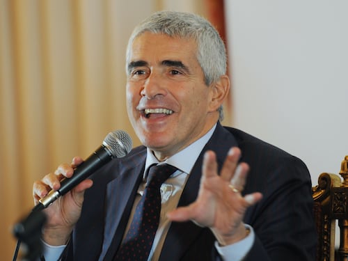 I sondaggi premiano il Cav? "Con Casini il centrodestra vincerebbe al primo turno"