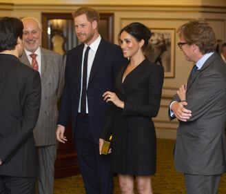 Meghan Markle e il Principe Harry romantici a teatro 4