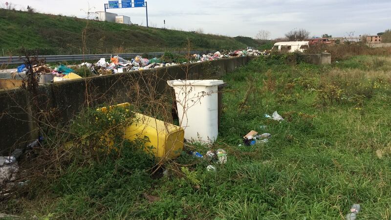 Nel campo rom senza acqua, senza bagni e colmo di rifiuti 20